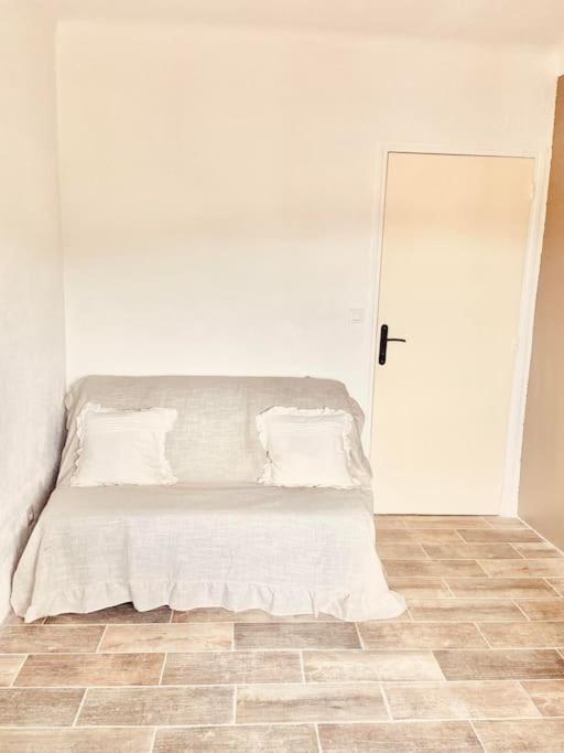 Maison Avec Jardin Et 3 Petits Chats , Proche Du Chateau Lacoste Le Puy-Sainte-Réparade Екстериор снимка